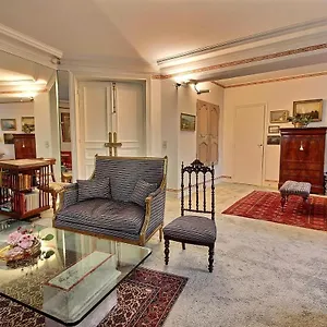  Apartment Parisian I 390 I 1 I Odeon