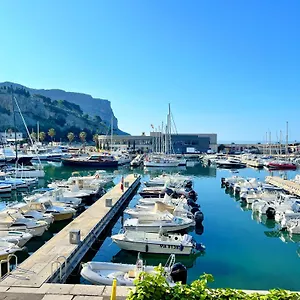 https://le-palmyre.fr-provencehotel.com