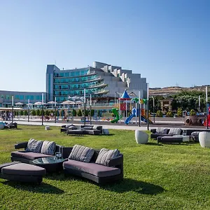 https://ramada-baku.aboutbakuhotels.com