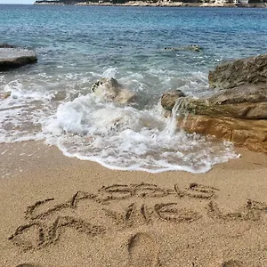 https://cassis-ma-vie-la.fr-provencehotel.com